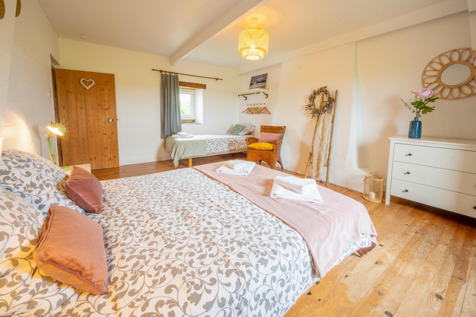 Ker Gana Sauna, Jacuzzi, Poele A Bois Plourin  Room photo